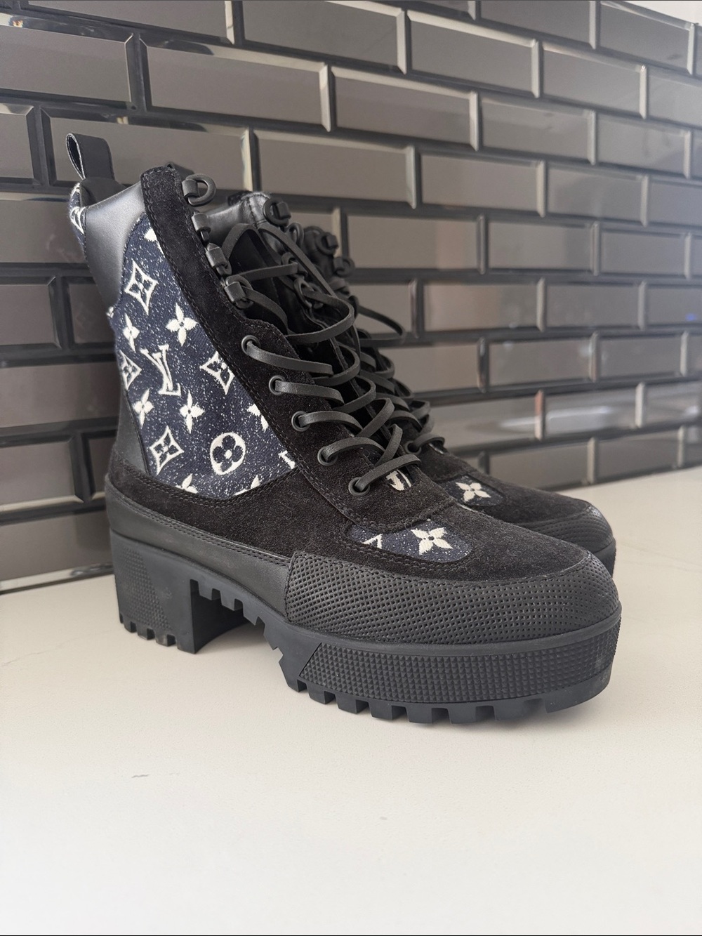 Louis Vuitton Laureate Platform Desert Boot - Black